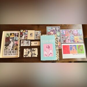 TAYLOR SWIFT VIP MERCH BUNDLE - CHICAGO